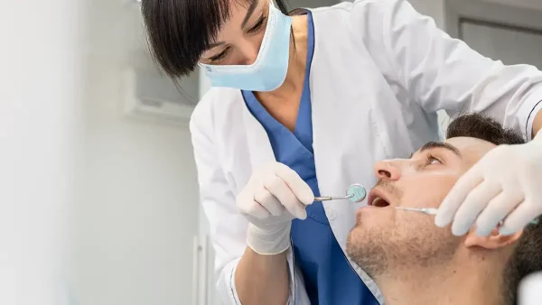 Odontóloga con su paciente