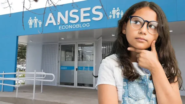 Niña de AUH o SUAF pensando en Anses