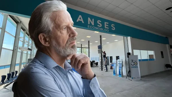 Jubilado pensando en Anses