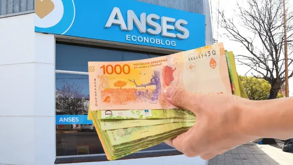 Mano con pesos frente a Anses