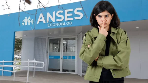 Adolescente de AUH preocupada en Anses