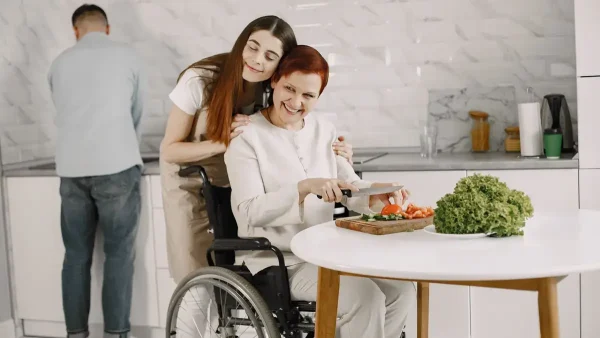 Persona con discapacidad cocinando