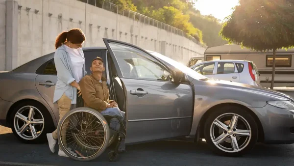 Persona con discapacidad en el auto