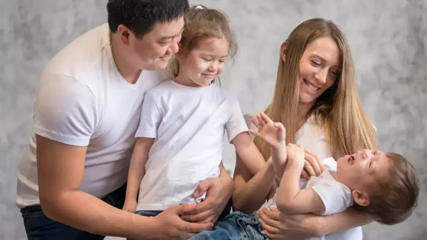 Familia con dos hijos