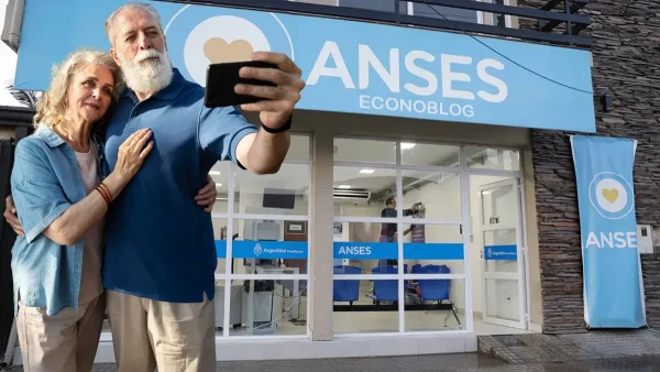 Selfie de jubilados en Anses