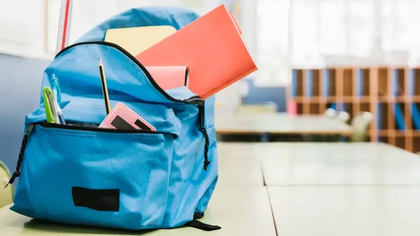 Mochila en escuela
