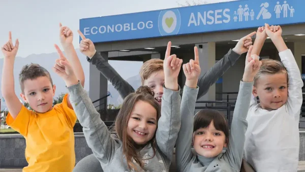 Niños de SUAF y AUH en Anses
