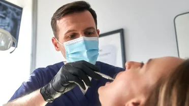 Odontólogo con su paciente
