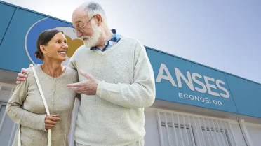 Pareja de jubilados frente a Anses