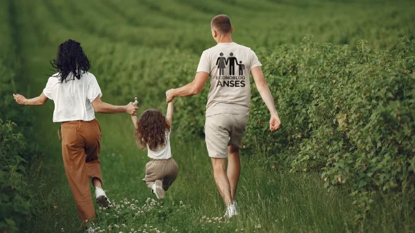 Familia rural con ropa de Anses para SUAF