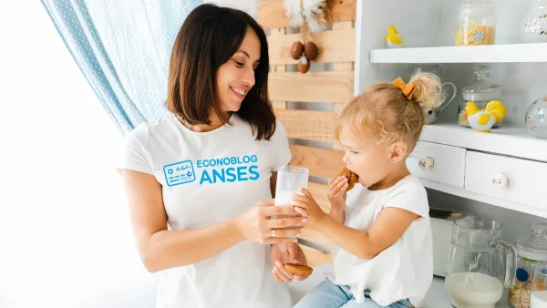 Madre con remera de Tarjeta Alimentar y Anses