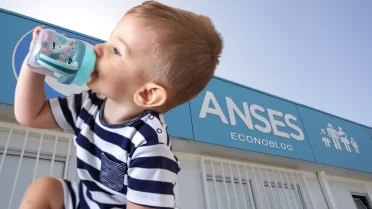 Bebé de la AUH frente a Anses