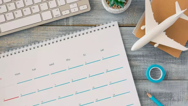 Planeando un viaje con un calendario