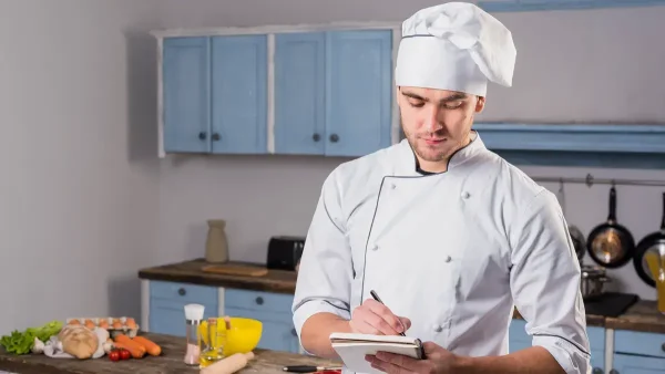 Cocinero trabajando