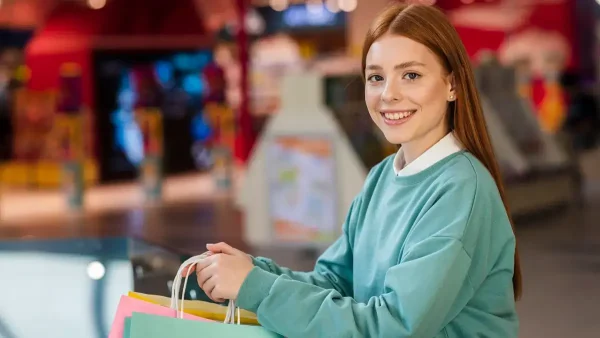 Adolescente comprando