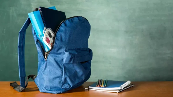 Mochila en escuela