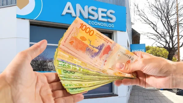 Pesos en frente de Anses