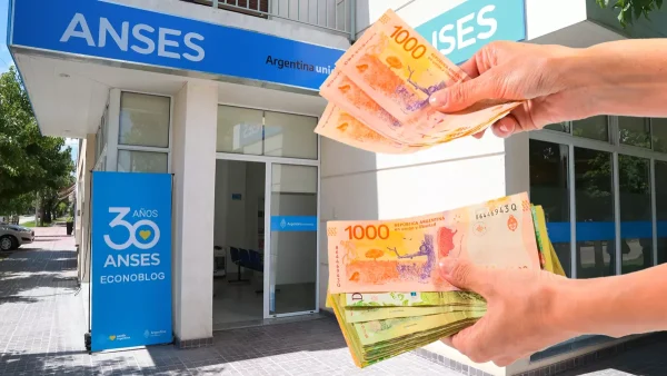 Manos con pesos frente a Anses