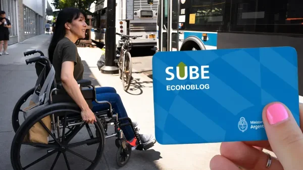 Tarjeta SUBE con persona con discapacidad