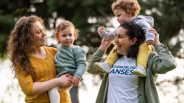 Madre de siete hijos con remera de Anses