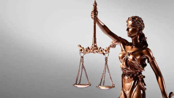 Balanza ocre de la Justicia
