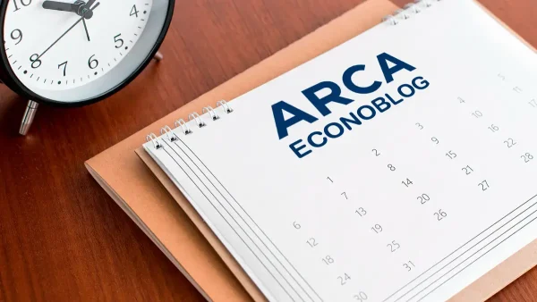 Calendario de ARCA junto a reloj