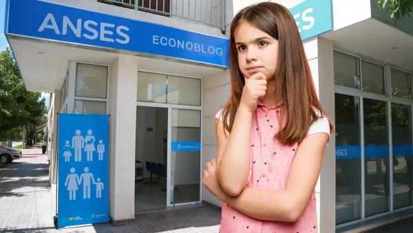 Niña de AUH o SUAF pensando en Anses