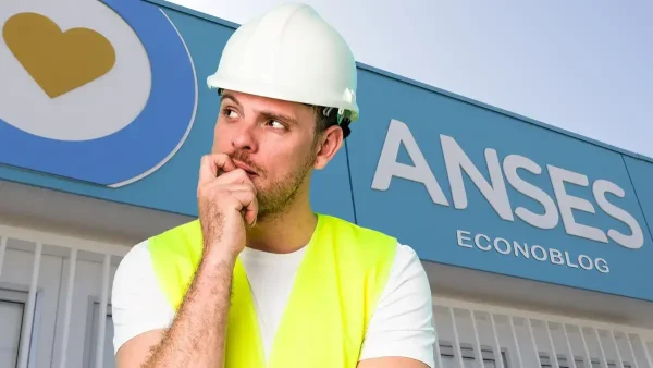 Trabajador preocupado frente a Anses