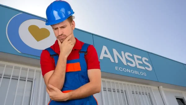 Trabajador pensando frente a Anses