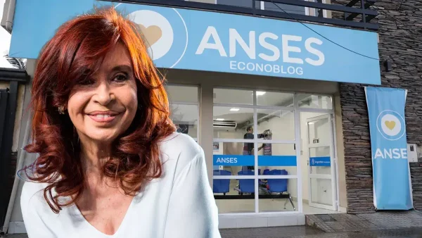 Cristina Kirchner riendo en Anses