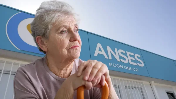 Jubilada pensando en Anses