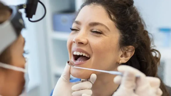 Paciente recibiendo atención odontológica