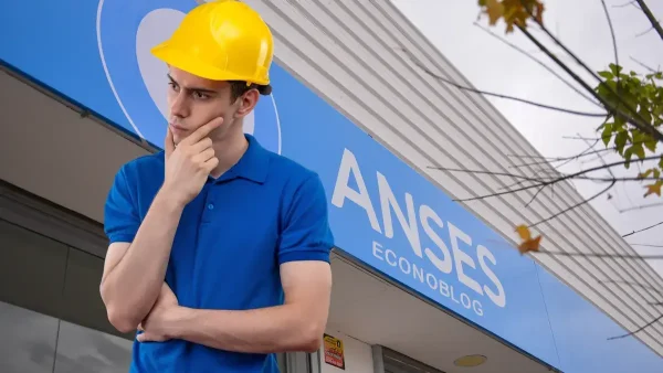 Trabajador pensando en Anses