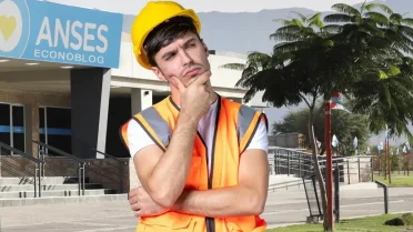 Trabajador pensando frente a Anses