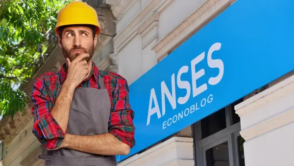 Trabajador pensando frente a Anses