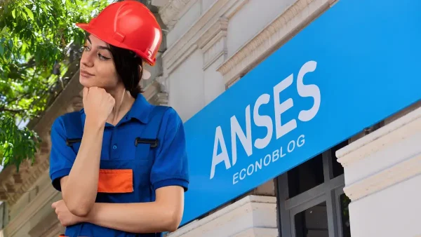 Trabajadora pensando en Anses