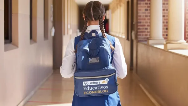 Estudiante beneficiaria de los vouchers educativos