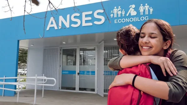 Abrezo de una madre de AUH o SAUF a su hija en Anses