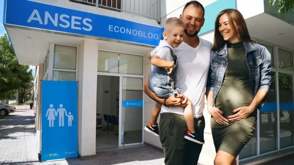 Familia del SUAF feliz en Anses