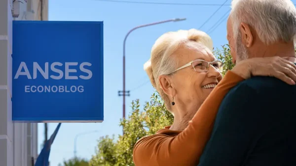 Jubilados abrazados en Anses