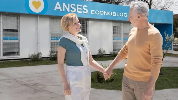 Jubilados de la mano en Anses