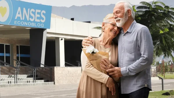 Pareja de jubilados en Anses