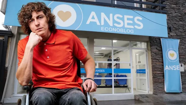 Beneficiario de PNC pensando en Anses