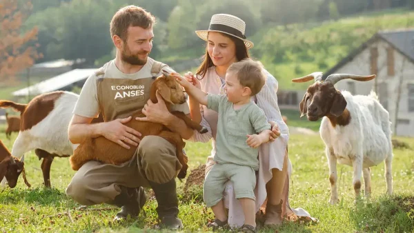 Familia rural con ropa de Anses