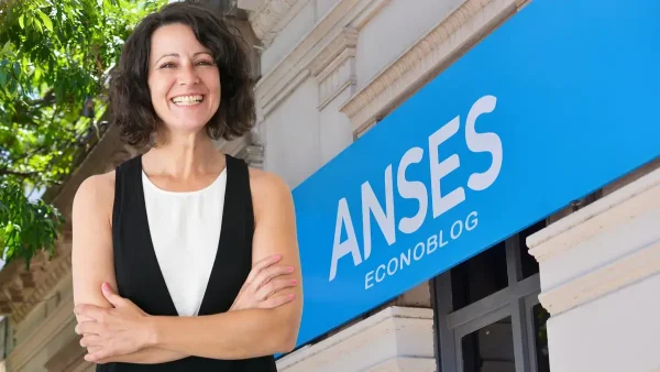 Mujer riendo en Anses