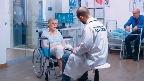 Titular de PNC de Anses con su médico
